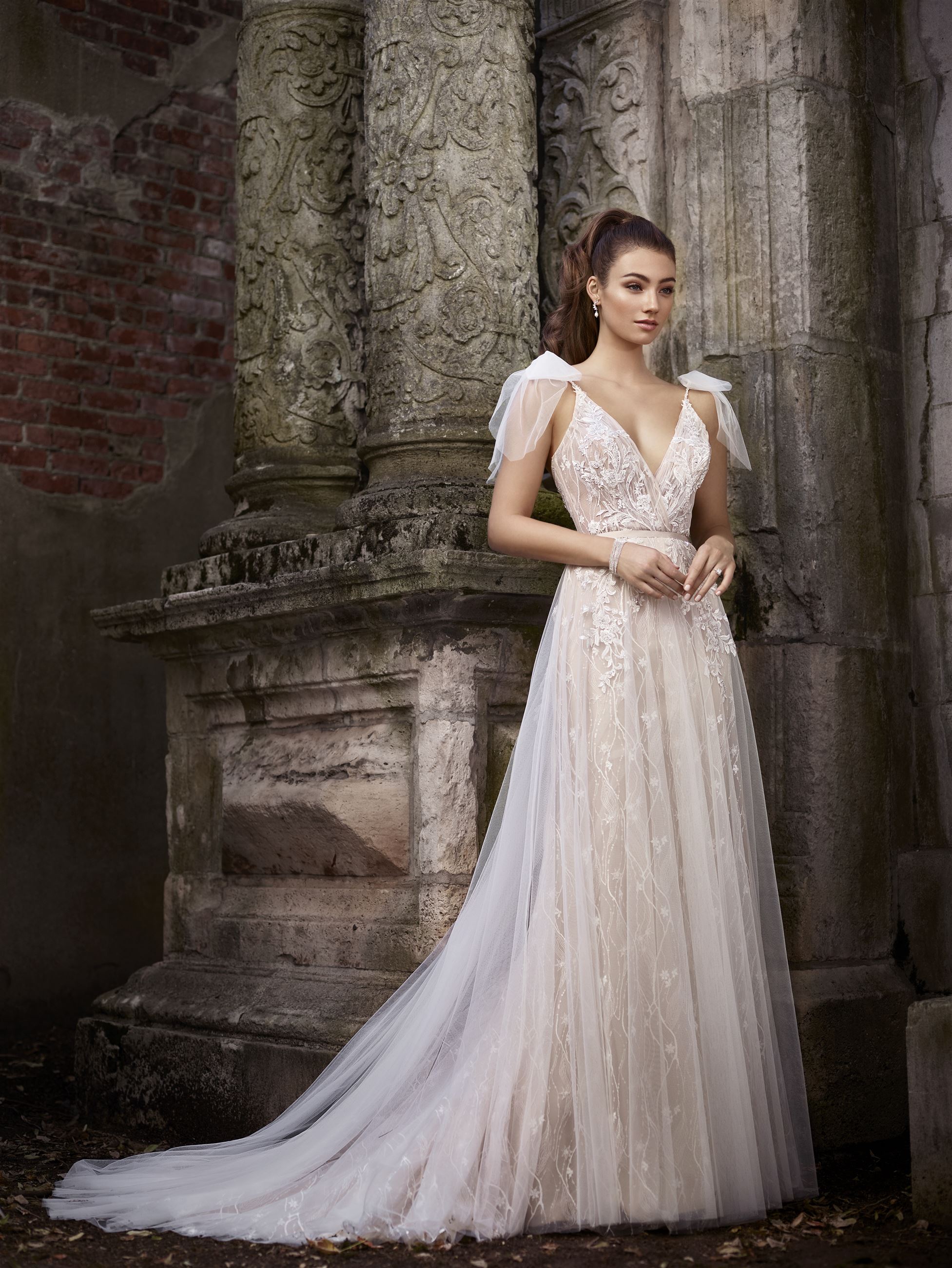 Bride wearing A-line wedding dress with lace embroidery