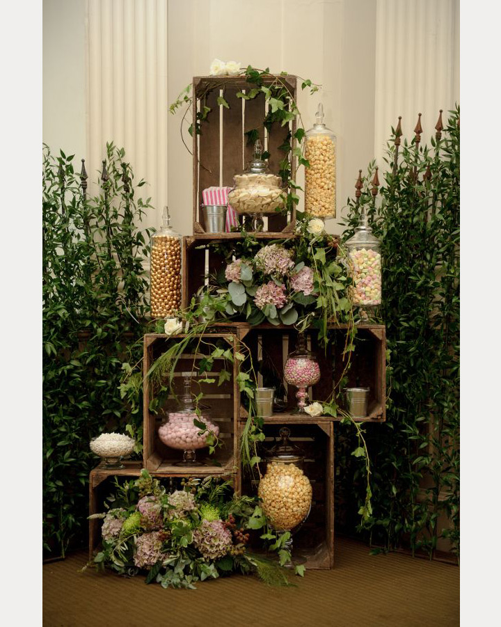 Rock'n Rustic Wedding Dessert Tables & Displays ~ we ❤ this! moncheribridals.com