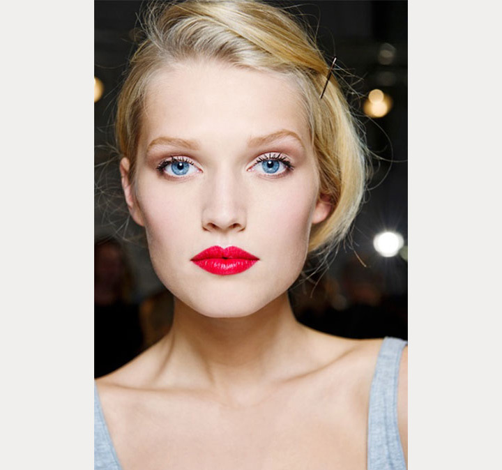 Soft Eyes & Red Lips 10 Looks
