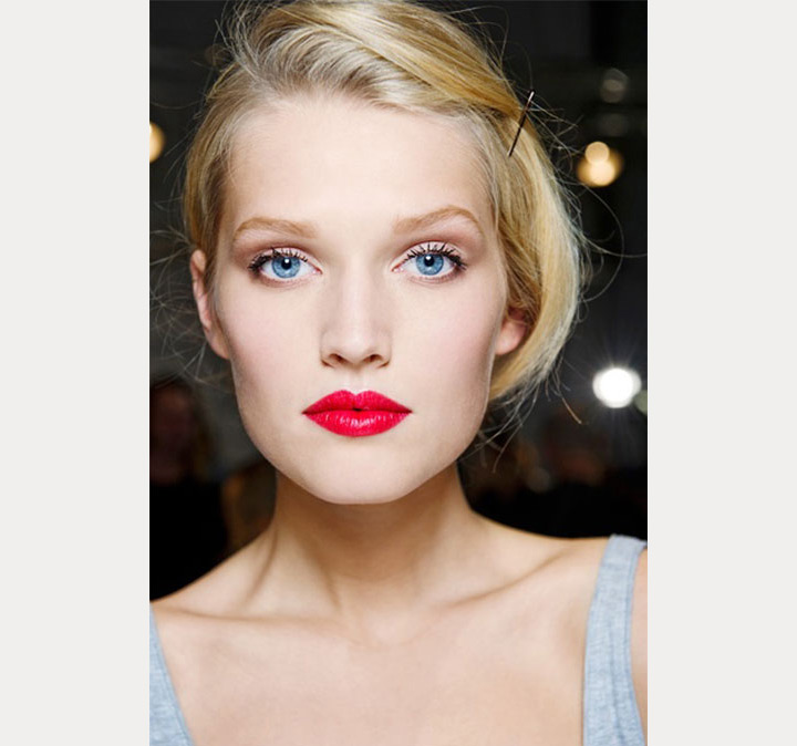 red lips ~ we ❤ this! moncheribridals.com