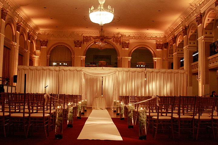 Submerged Baby's Breath for a Winter Wedding