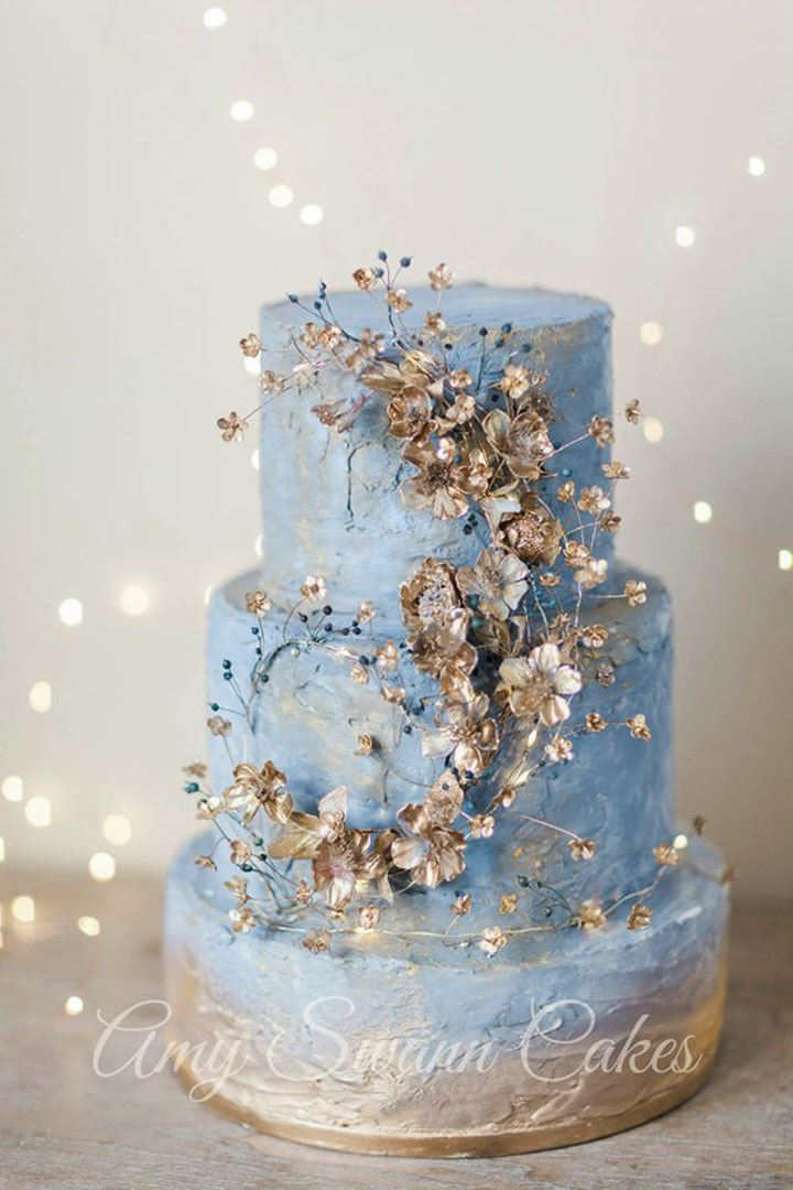 17 Of The Most Festive Winter Wedding Cakes Ever