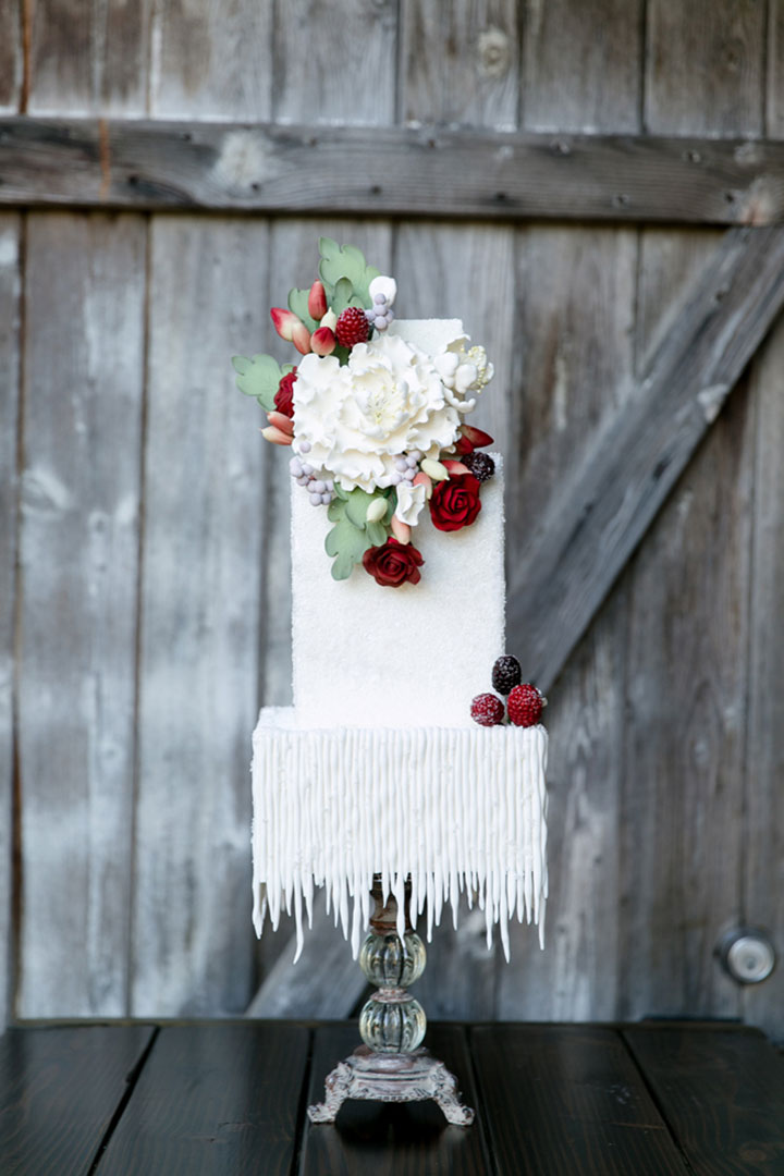 17 Of The Most Festive Winter Wedding Cakes Ever