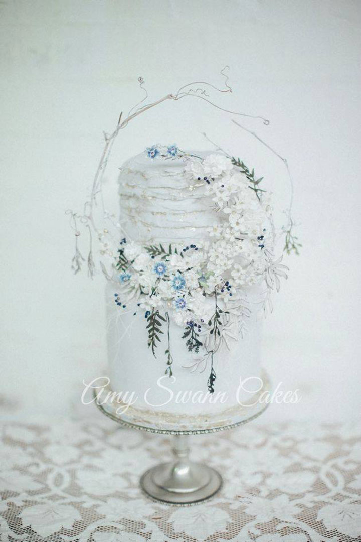 17 Of The Most Festive Winter Wedding Cakes Ever