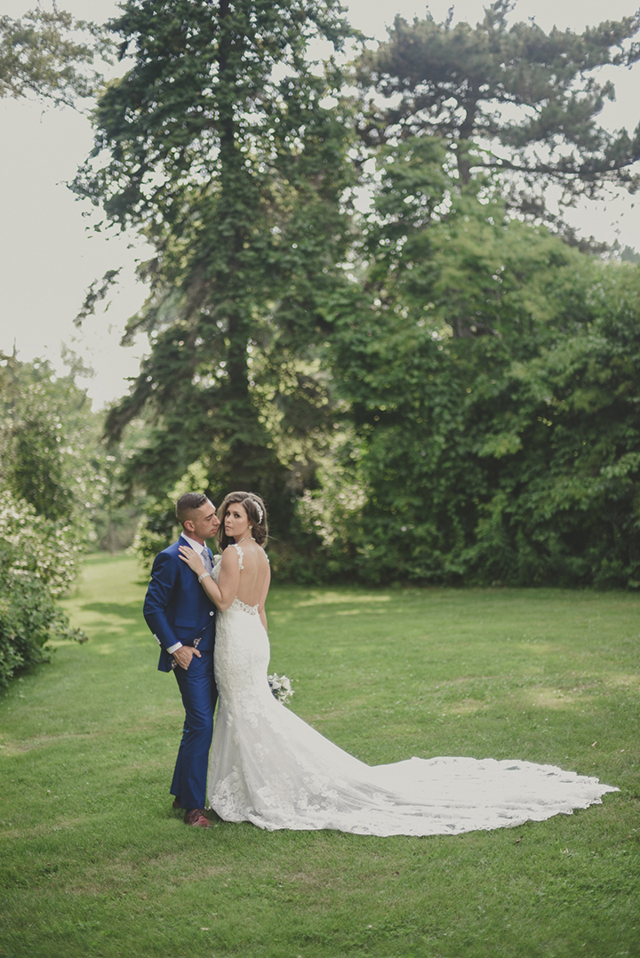 Glamorous Summer Bride In Martin Thornburg "Sonata"