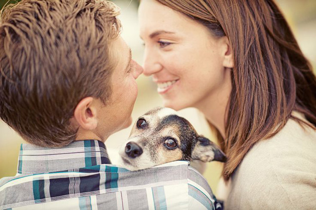 21 Oh So Adorable Engagement Photos with Dogs ~ we ♥ this! moncheribridals.com