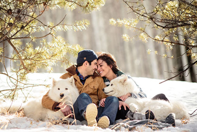 21 Oh So Adorable Engagement Photos with Dogs ~ we ♥ this! moncheribridals.com