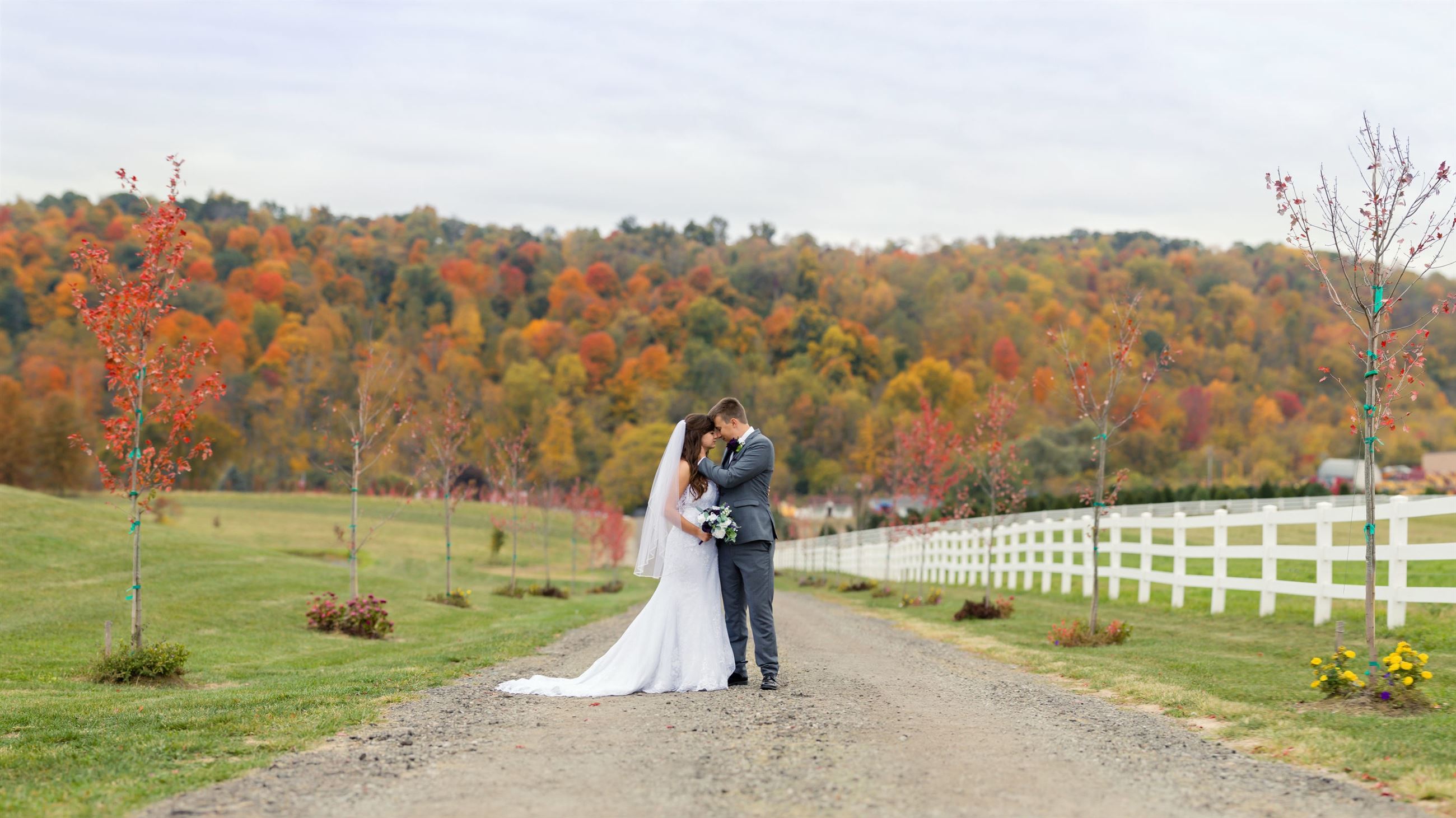 Take These Steps if You're Struggling to Downsize Your Wedding Guest List Desktop Image