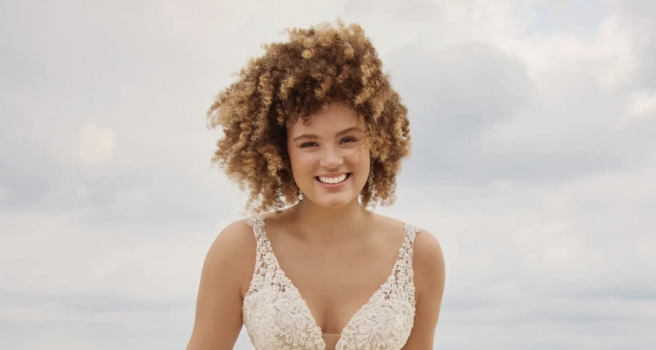 Summer Romance: Plus Size Wedding Dresses with Bohemian Vibes Desktop Image