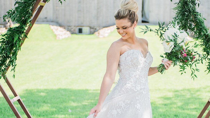 Bright & Bold Barn Styled Shoot Featuring Martin Thornburg "Coda" Desktop Image