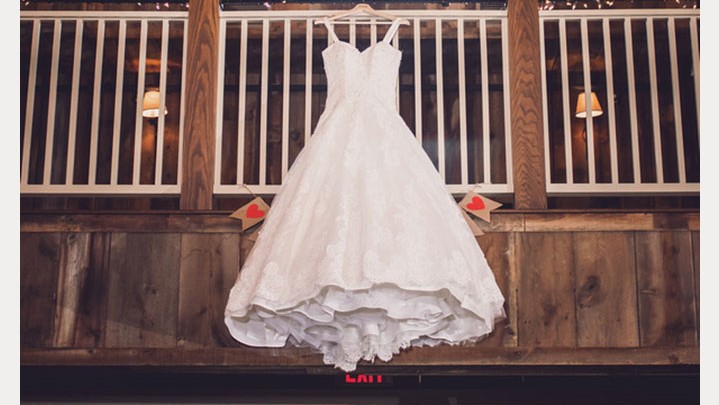 Confident Bride Rocks Martin Thornburg "Wyomia" Desktop Image