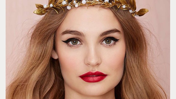 Soft Eyes & Red Lips - 10 Beautiful Looks Desktop Image