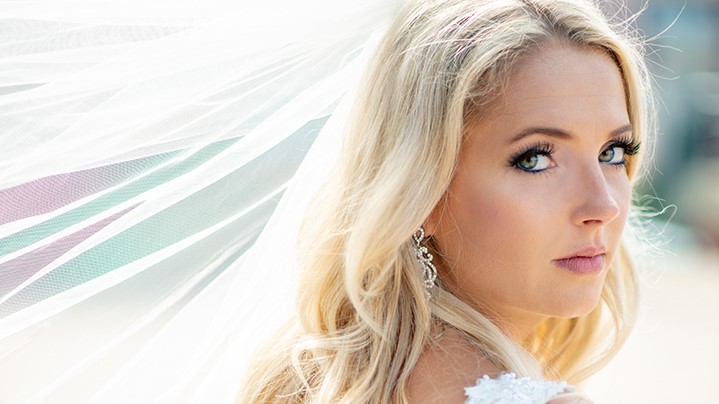 Southern Bride Rocks Martin Thornburg "Frances" Desktop Image