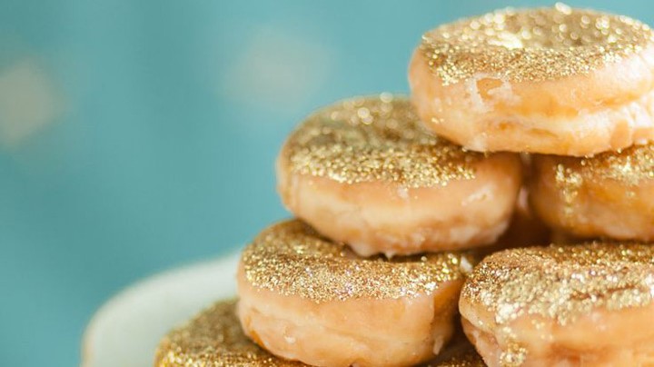 Sparkle On with Edible Glitter for your Wedding Reception Desktop Image