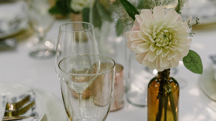Wedding Flowers Of Cream & Green With A Touch Of Peach Desktop Image