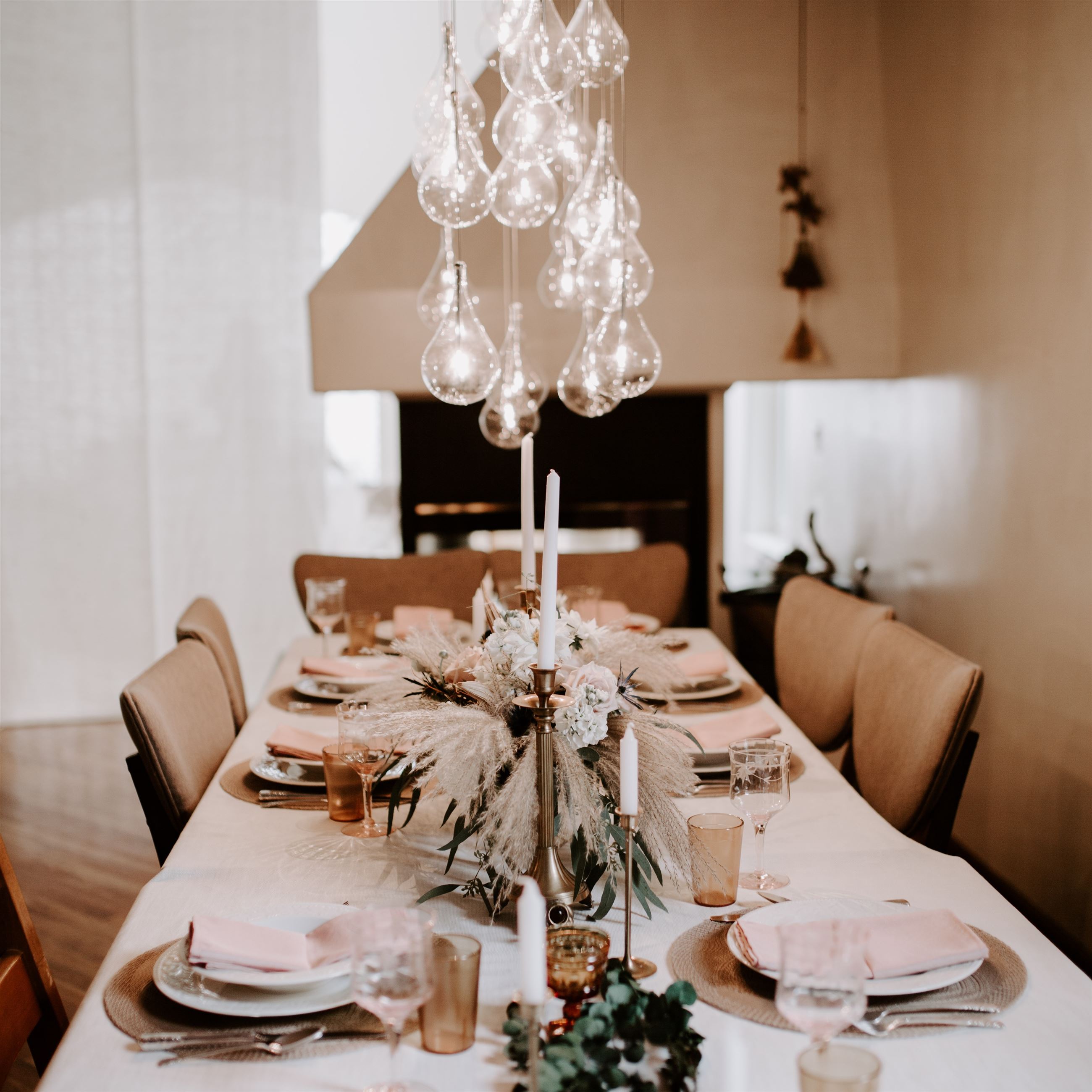 Boho micro wedding decor