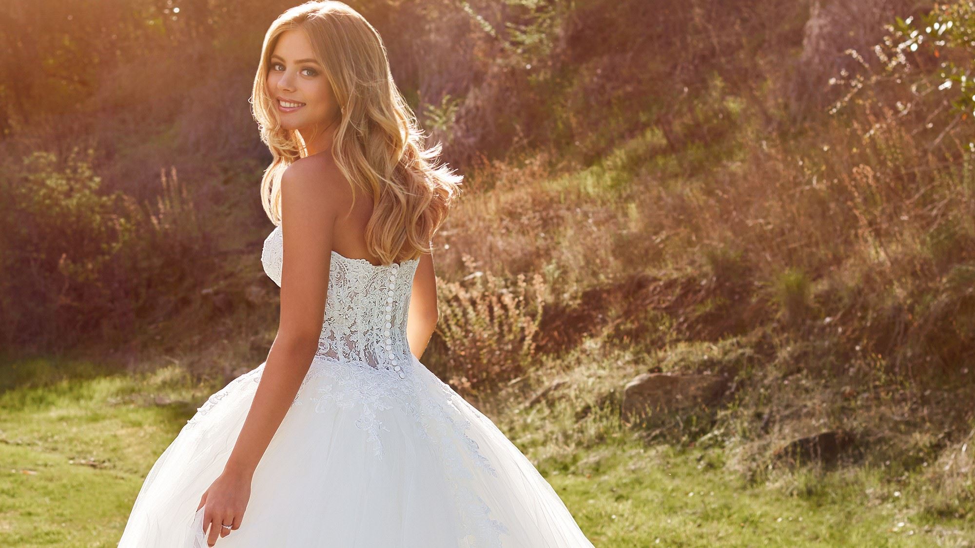 The Wedding Dress You Should Wear in 2021 Based on Your Zodiac Sign Desktop Image