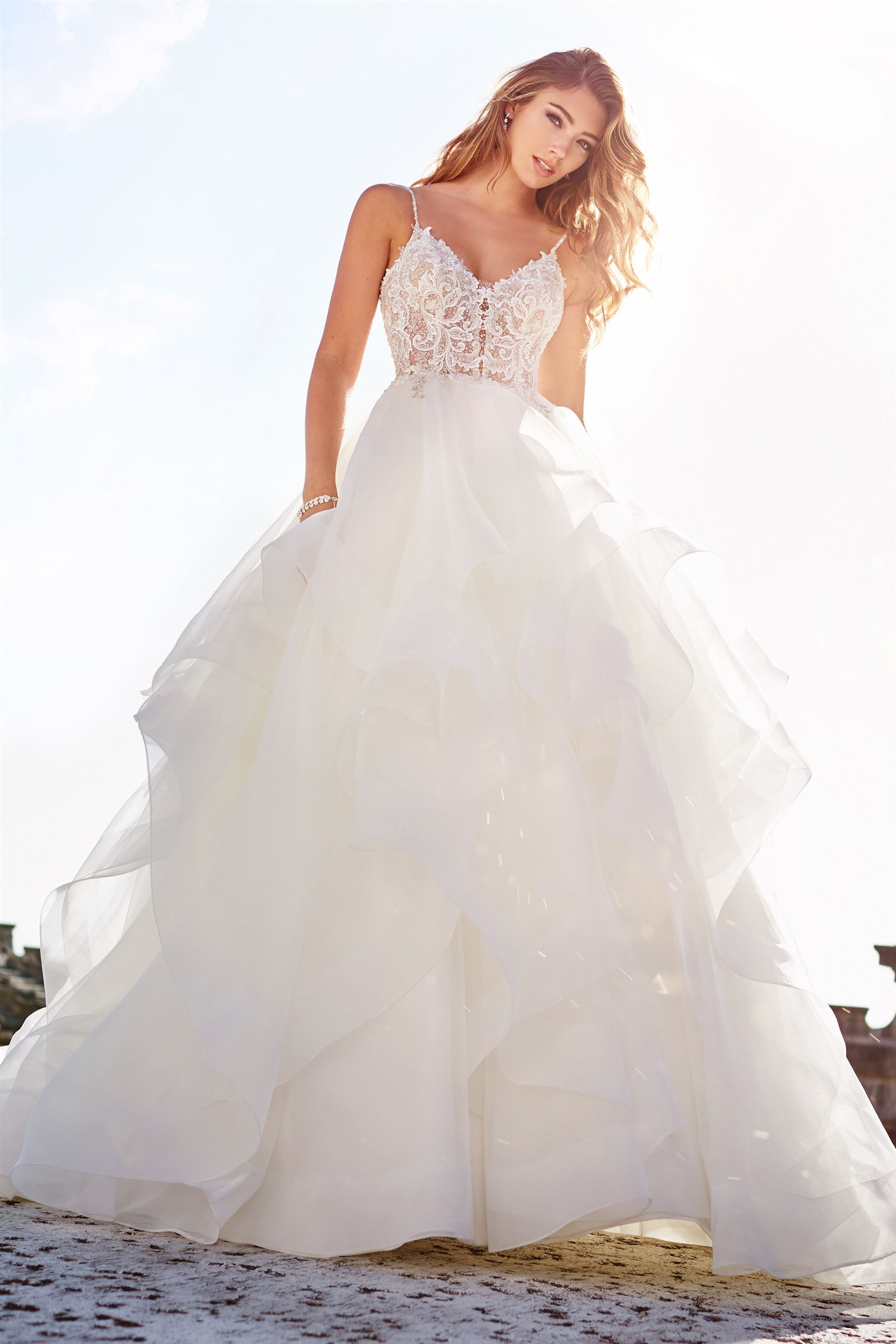 ANDRESD アンドレスド blooming tulle dress Adele: V-Neck Ball Gown Wedding Dress with Beaded lace
