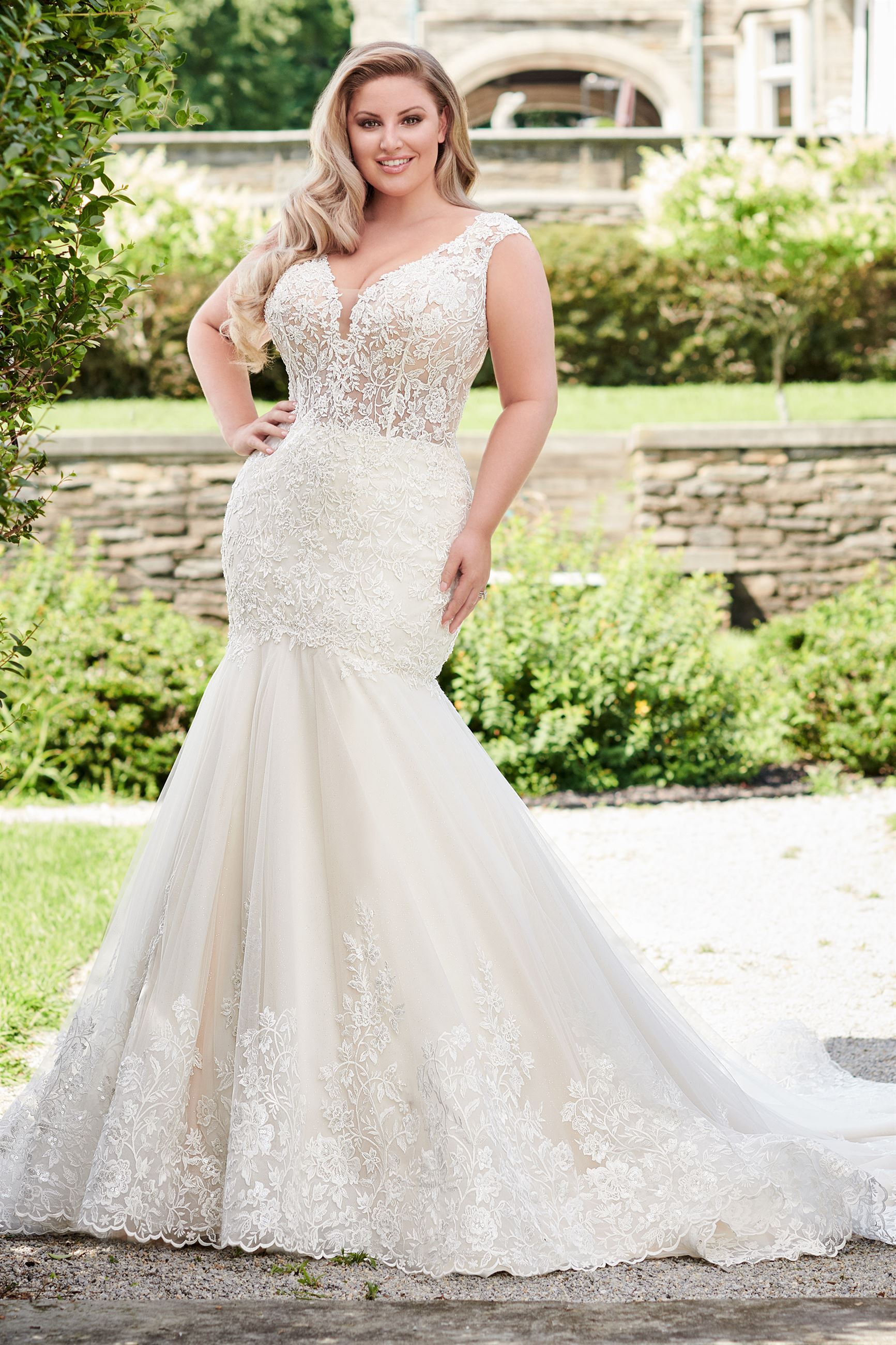 plain trumpet wedding dress