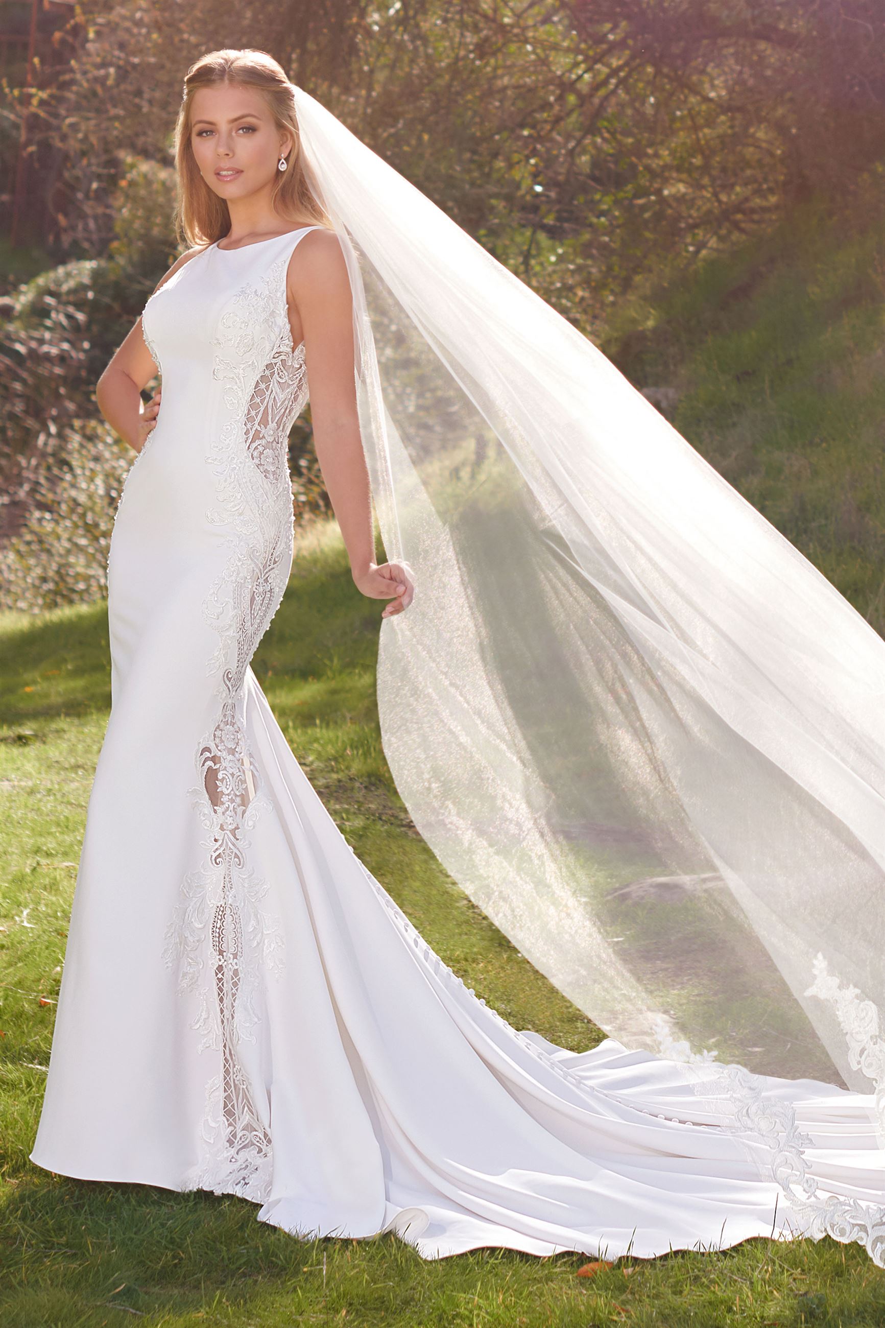 Simple Wedding Dress High Neck Rodriguez Viey