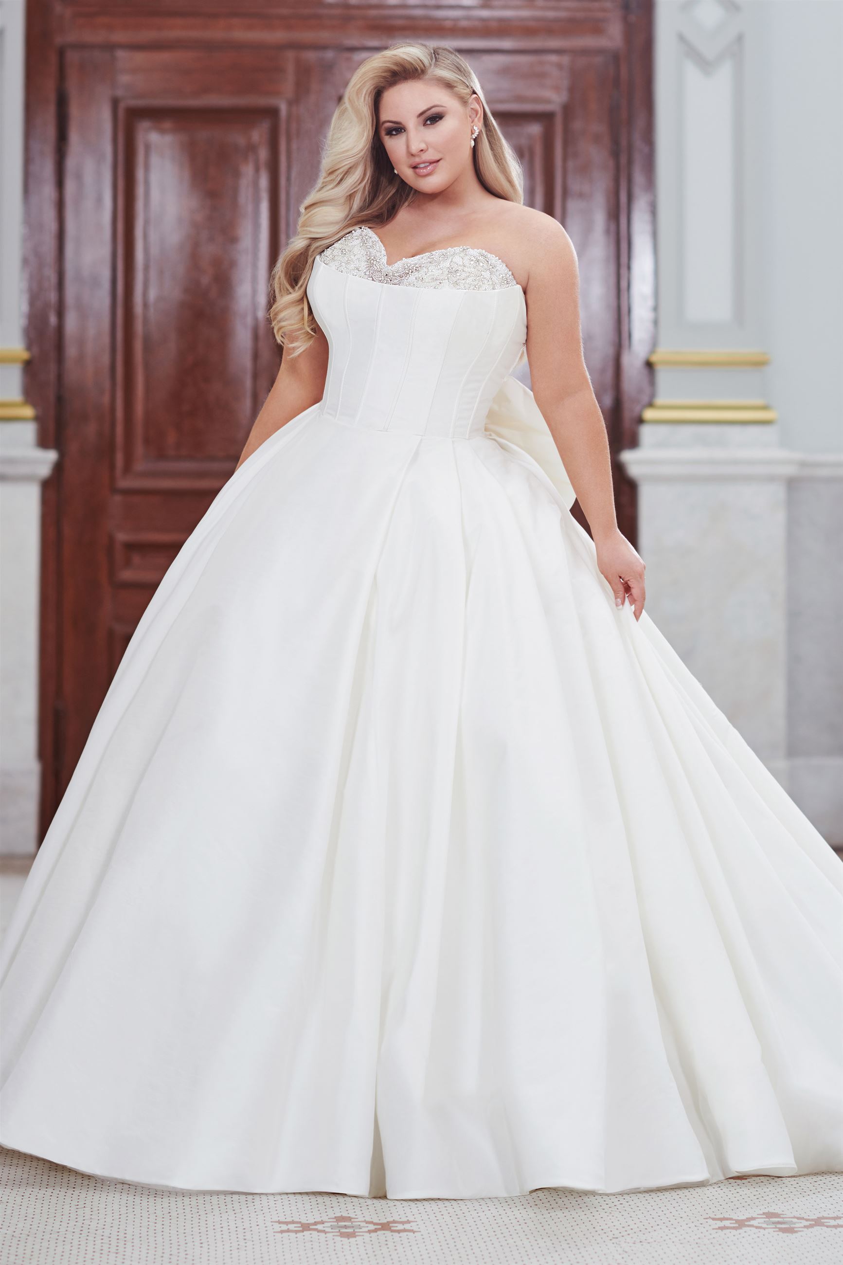 long sleeve ball gown wedding dress plus size