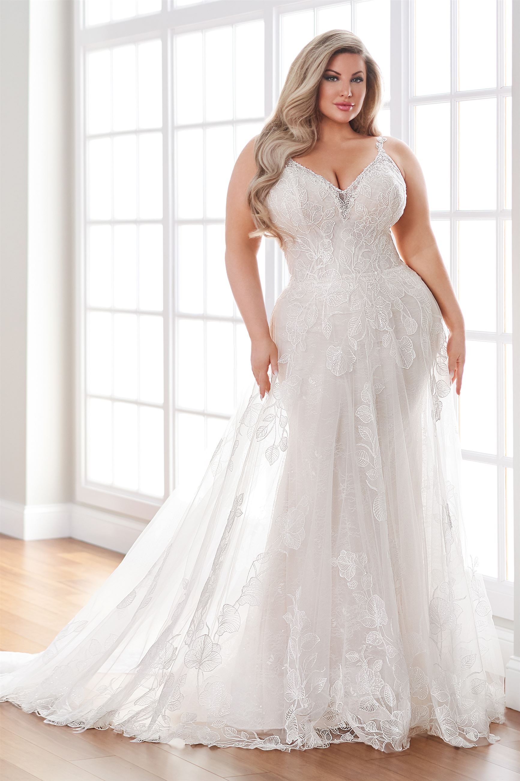 Amelie: Sleeveless V-Neck Embroidered Lace A-Line Wedding
