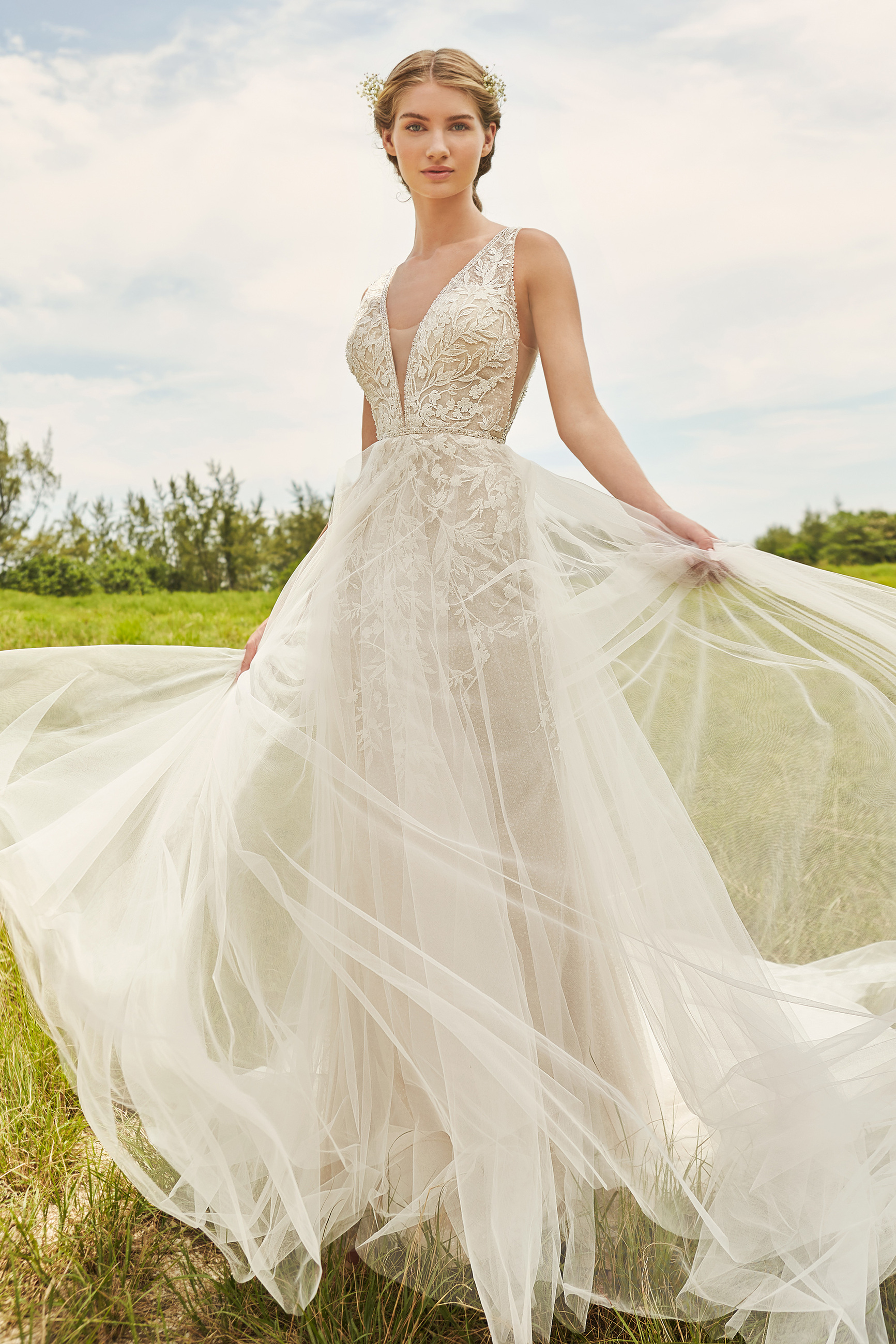 Tenley: Sleeveless Lace Plunging V-Neck A-Line Wedding Dress