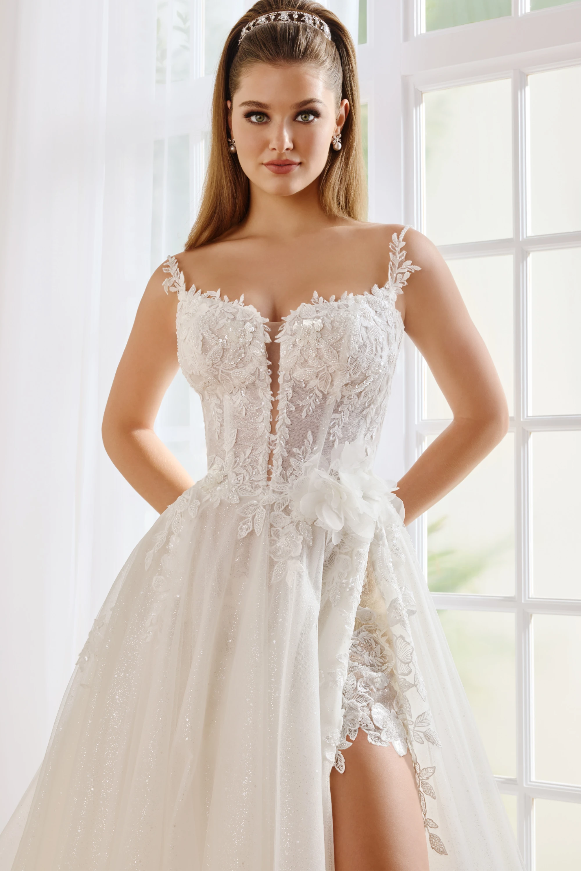 Peony: V-Neck Tulle A-Line Wedding Dress with Spaghetti Straps and